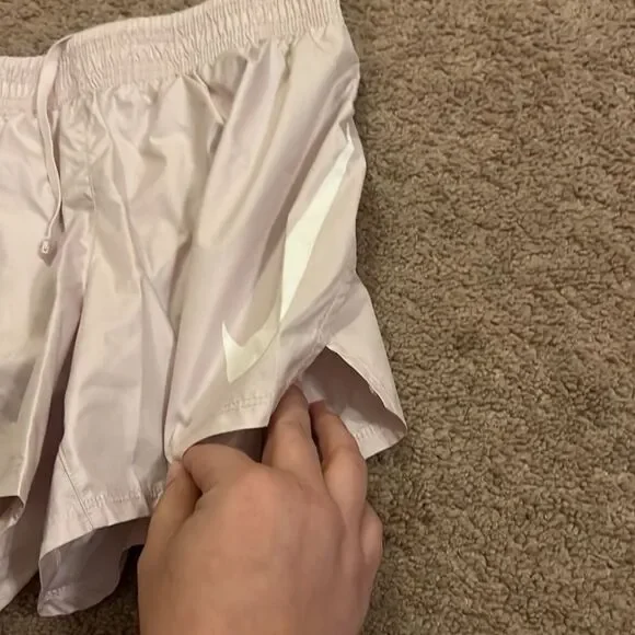 Nike xs pink shorts - Picture 3 of 5